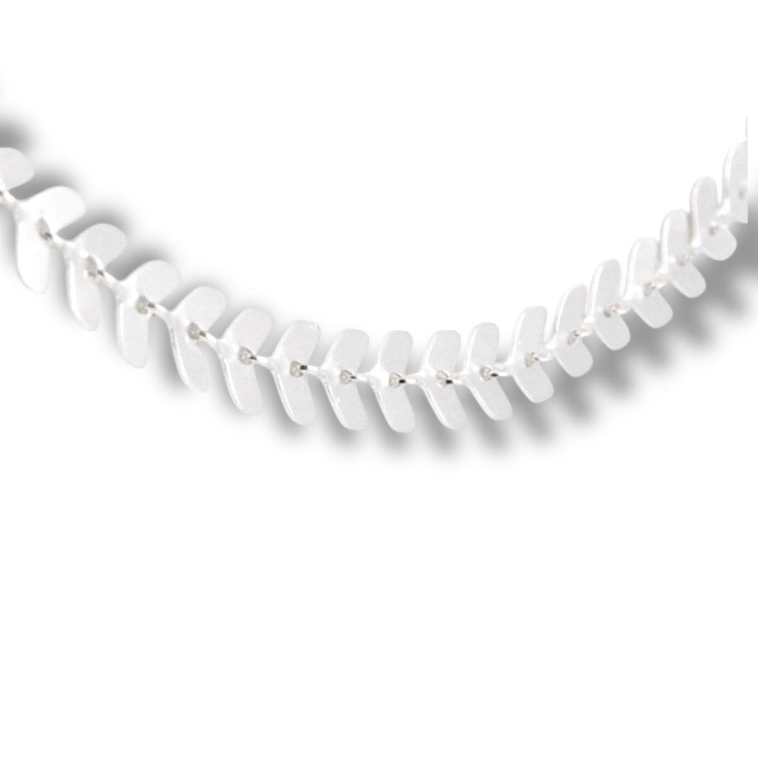 Whale tail choker