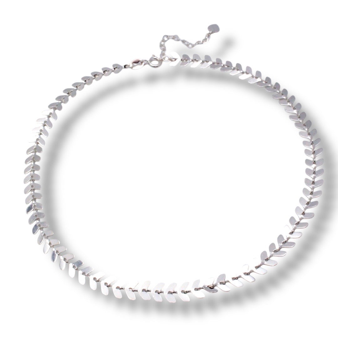 Whale tail choker