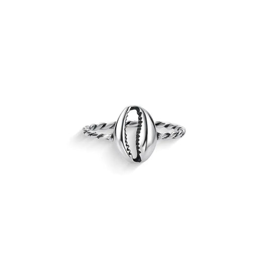 Single cowrie with twisted band ring