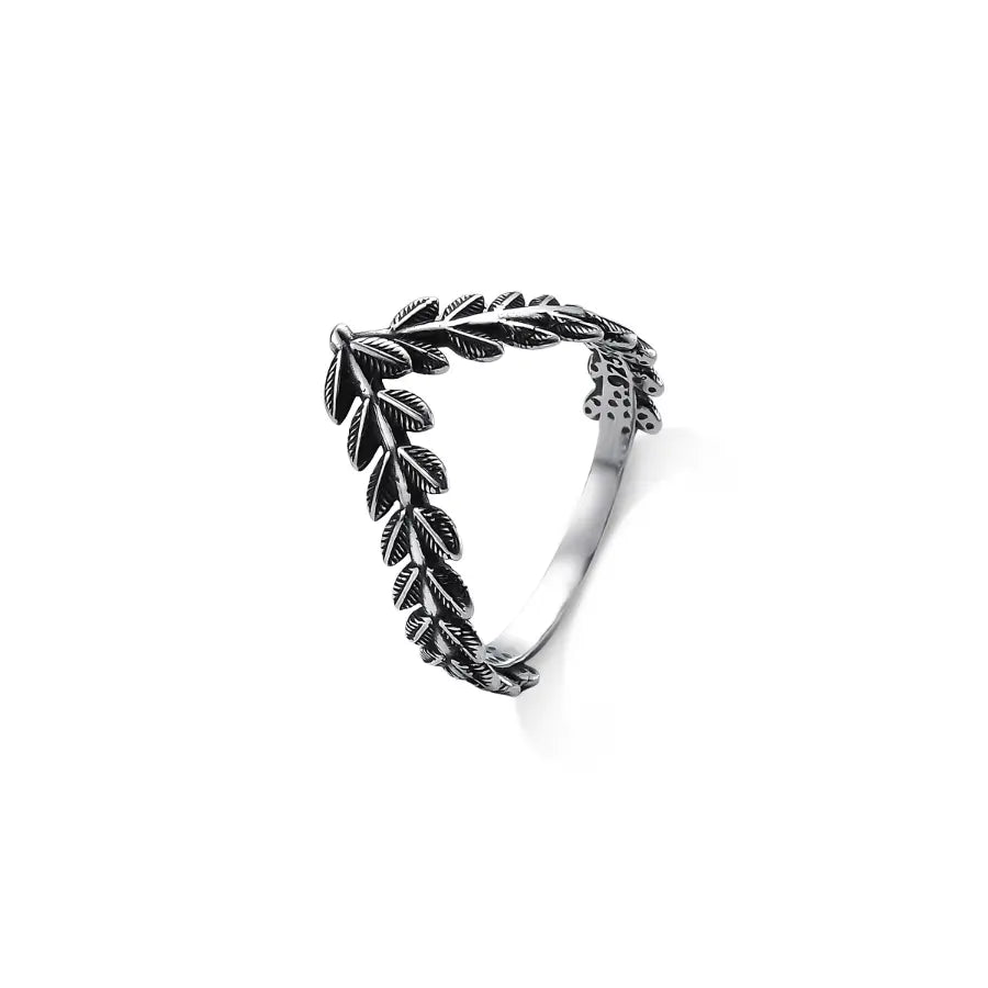 Chevron leaf pattern ring