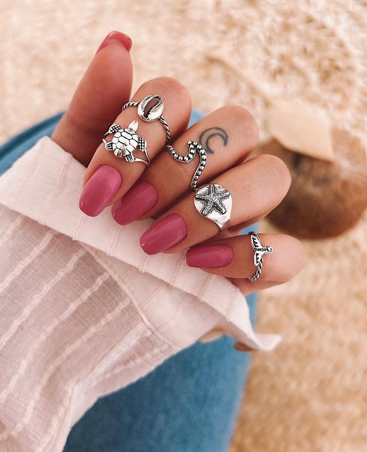 Single Cowrie with Twisted Band Ring